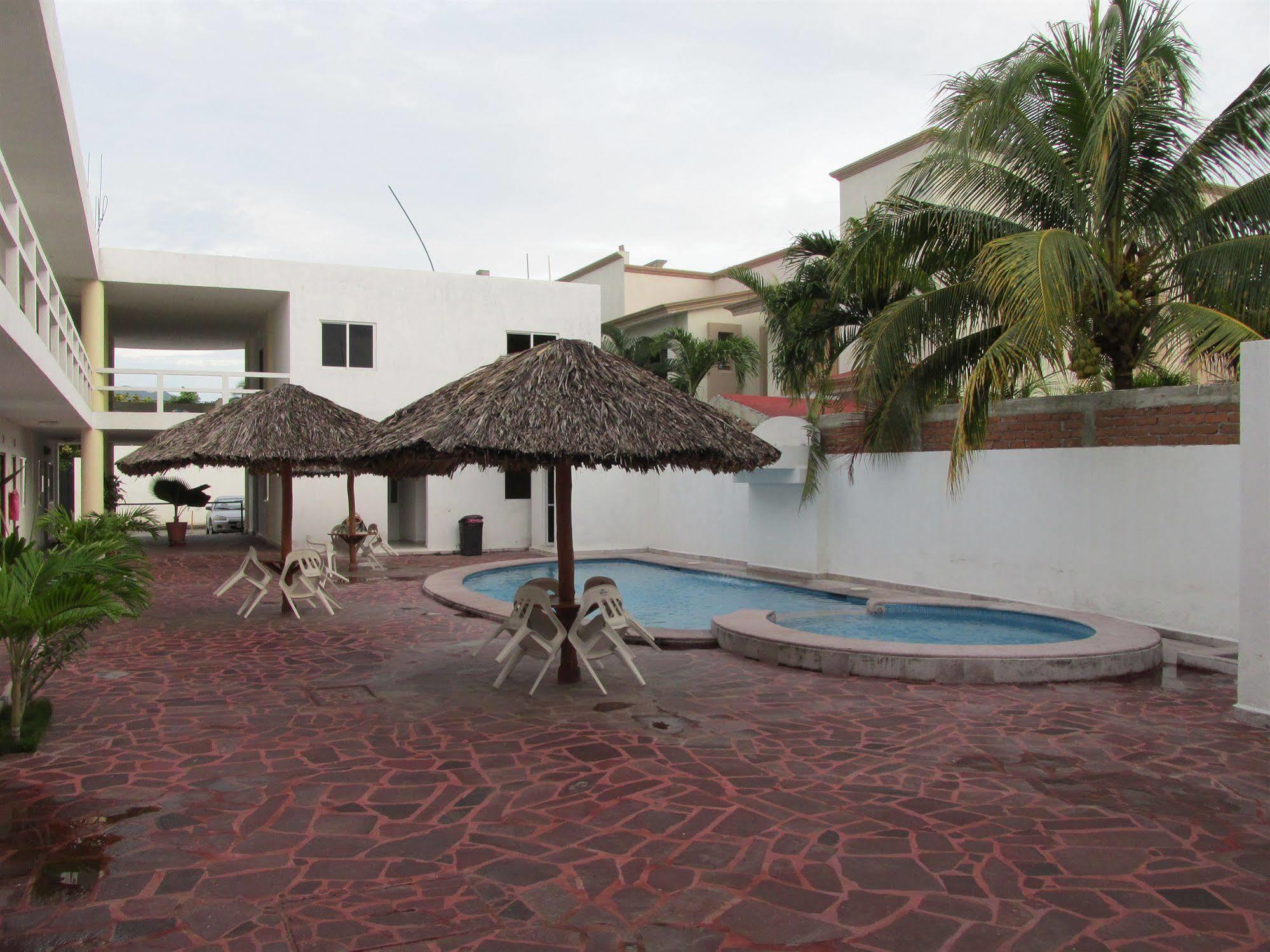 מנסניו Hotel Albatros Palace מראה חיצוני תמונה