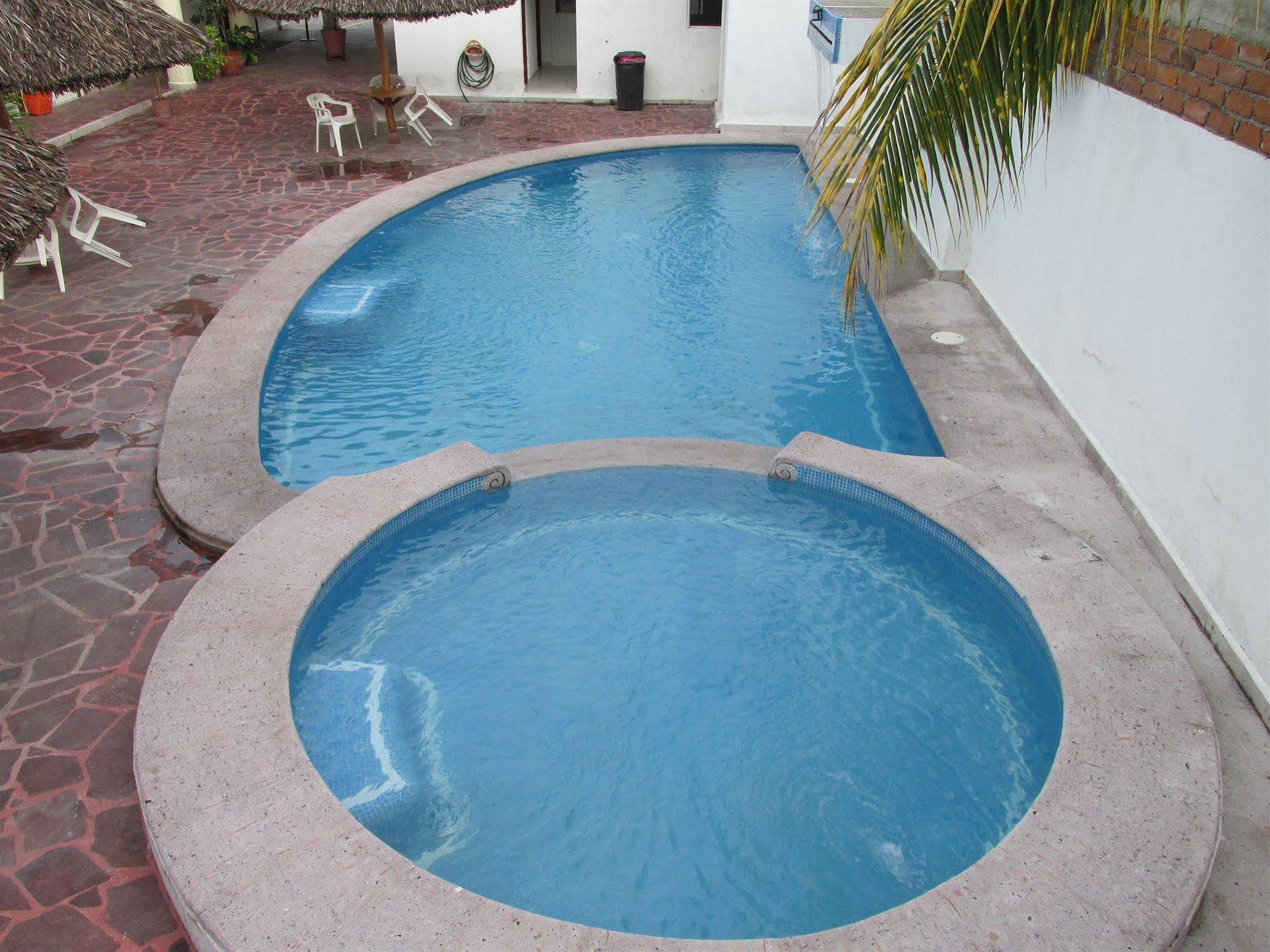 מנסניו Hotel Albatros Palace מראה חיצוני תמונה