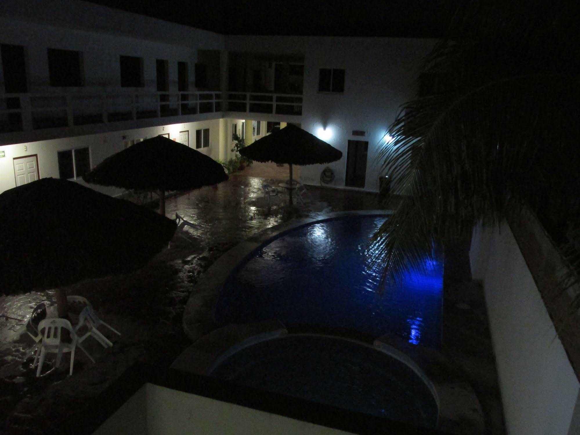 מנסניו Hotel Albatros Palace מראה חיצוני תמונה