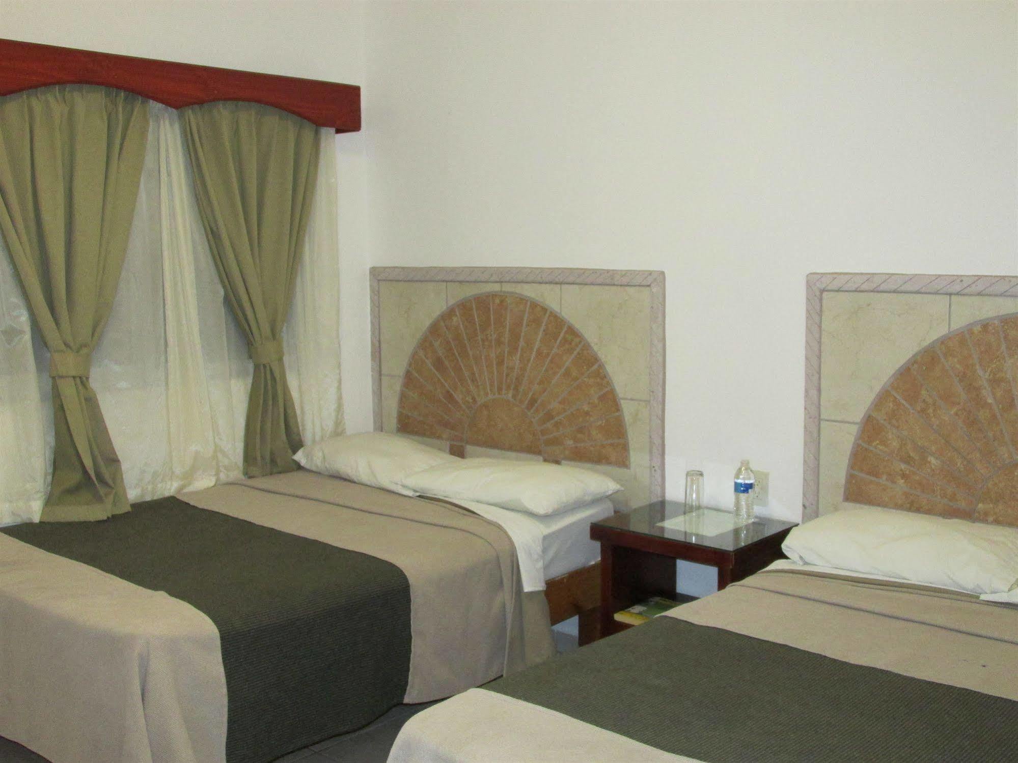 מנסניו Hotel Albatros Palace מראה חיצוני תמונה