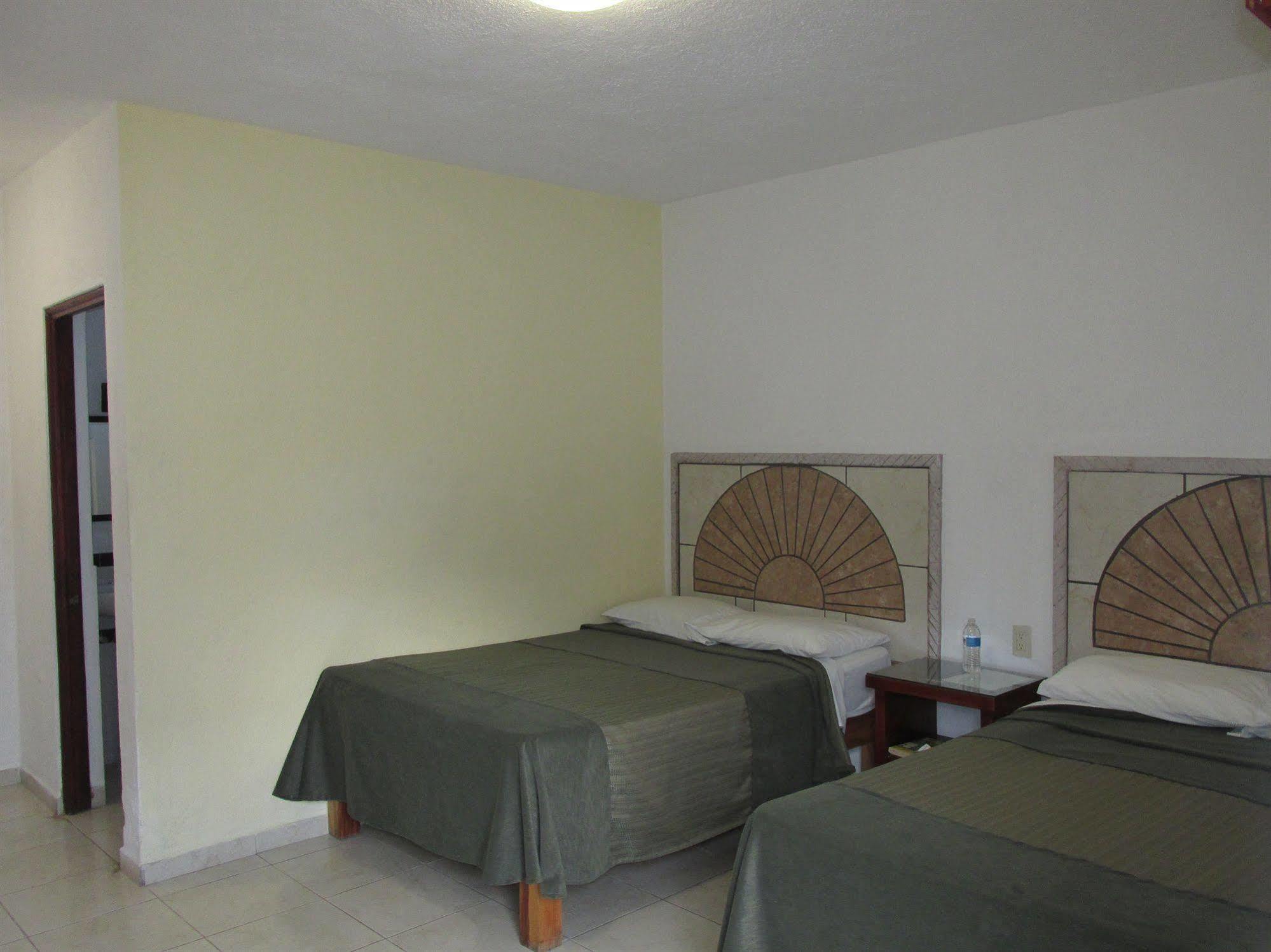 מנסניו Hotel Albatros Palace מראה חיצוני תמונה