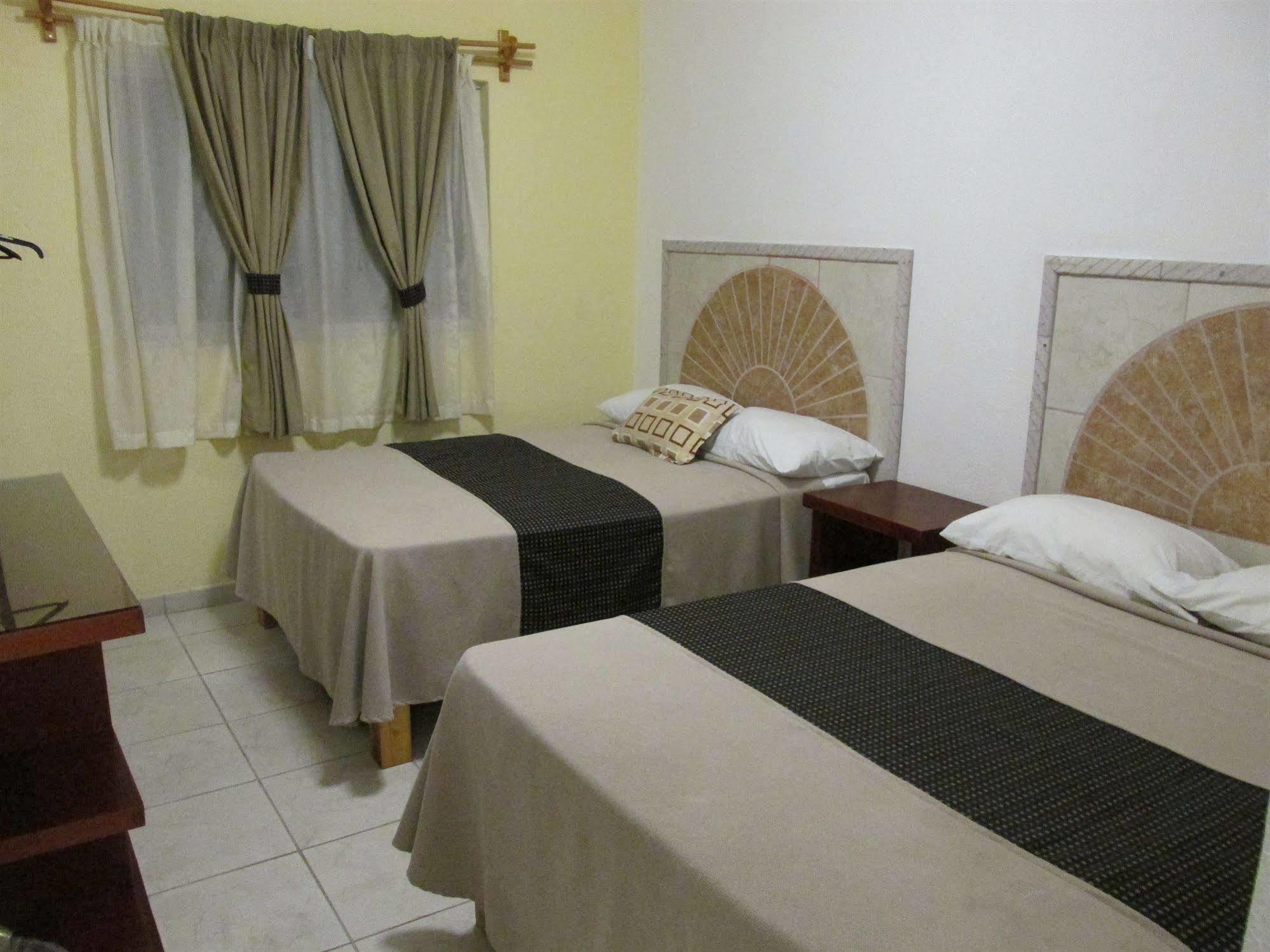 מנסניו Hotel Albatros Palace מראה חיצוני תמונה
