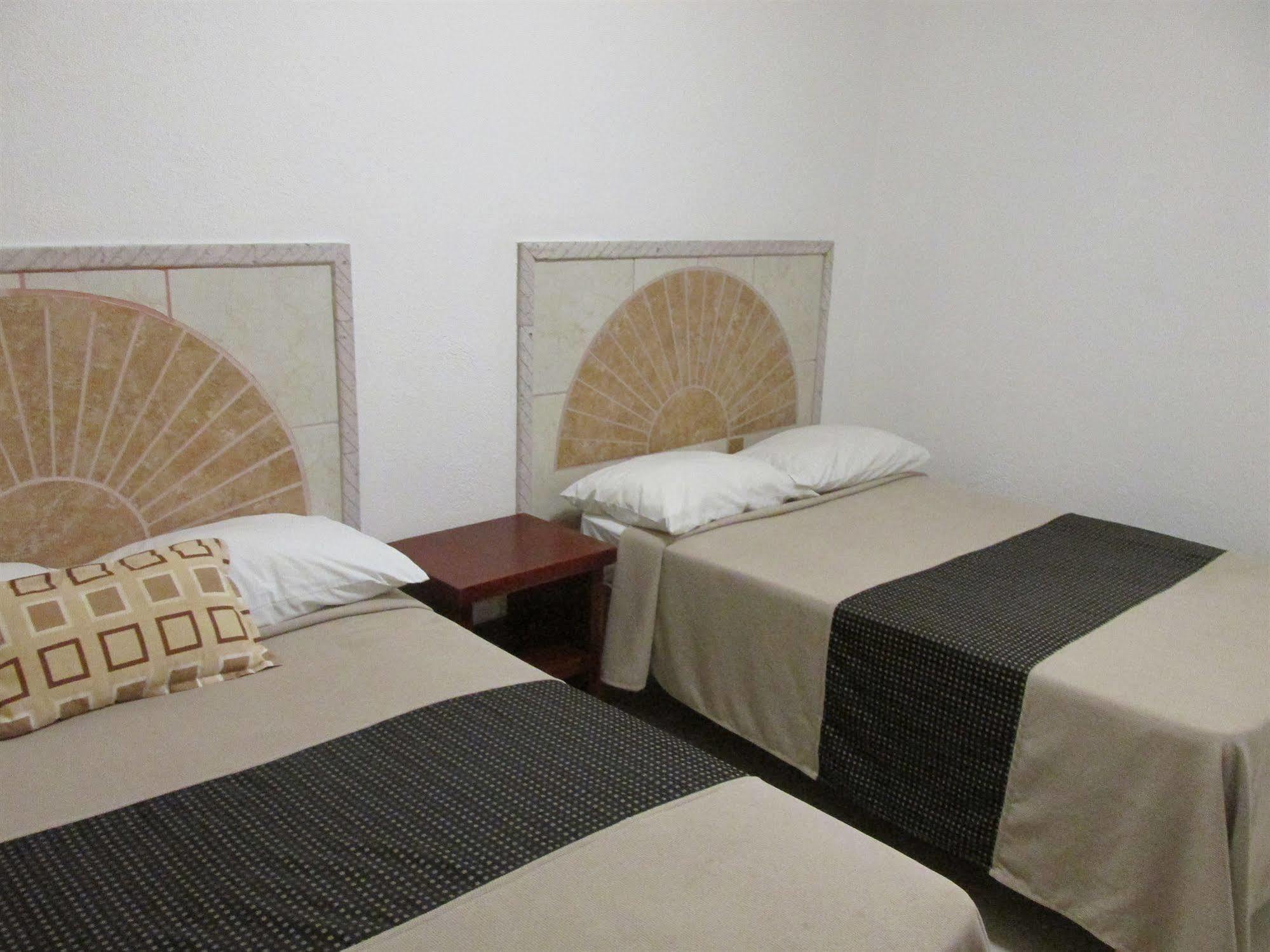 מנסניו Hotel Albatros Palace מראה חיצוני תמונה