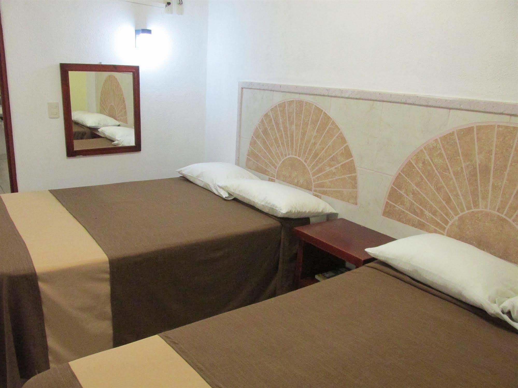 מנסניו Hotel Albatros Palace מראה חיצוני תמונה