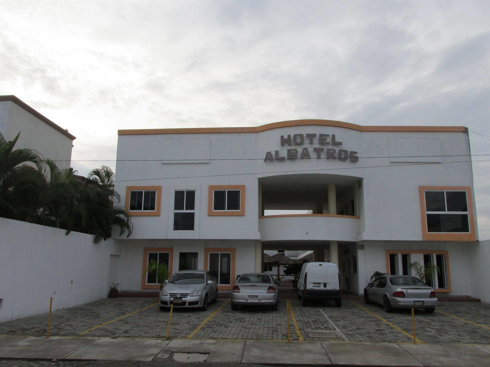 מנסניו Hotel Albatros Palace מראה חיצוני תמונה