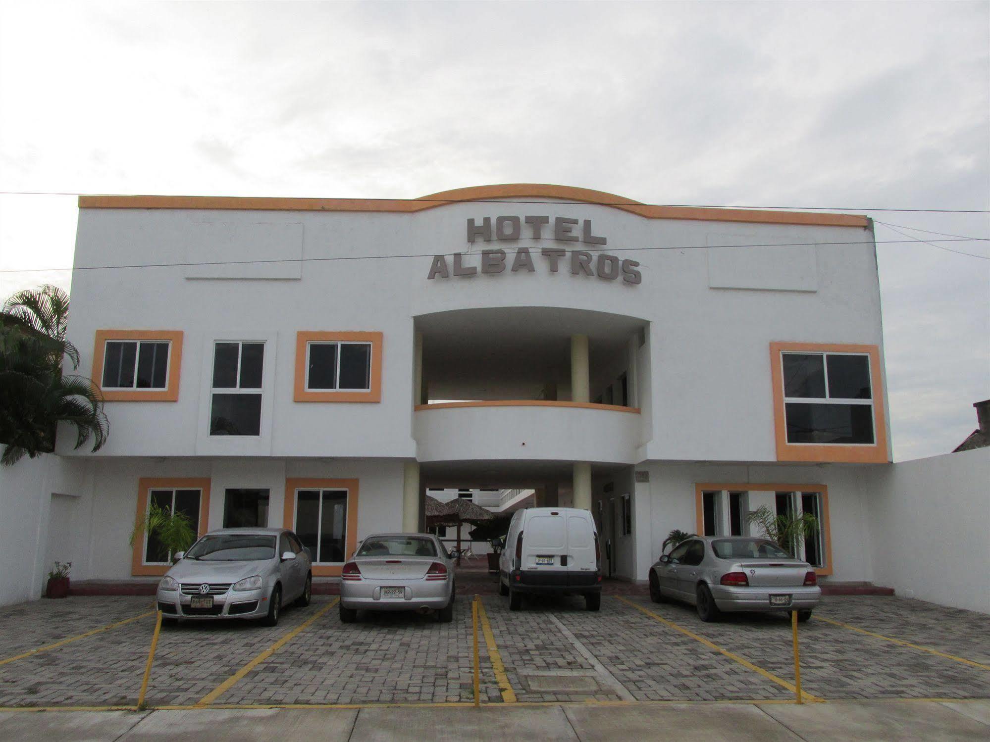 מנסניו Hotel Albatros Palace מראה חיצוני תמונה